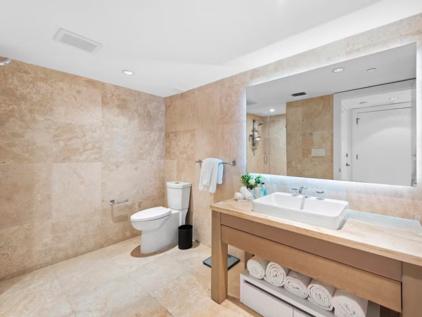 Miami Beach Oceanfront Vacation Rental - Direct Beach Access & Resort Amenities